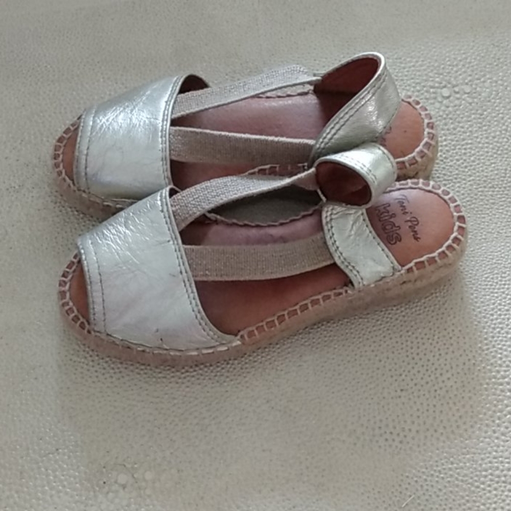 Shoes - Picture 2 of 6